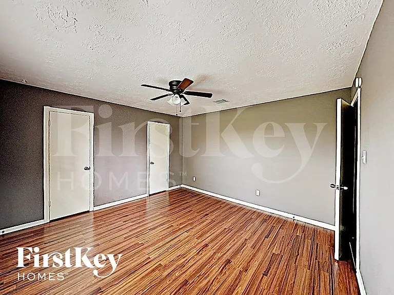 10122 Woodhollow Dr — Photo 13