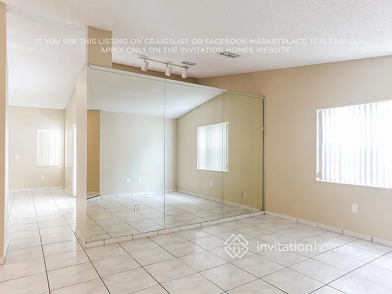 4705 SW 143rd Ave — Photo 5