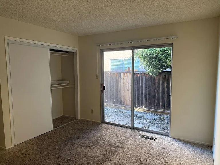 2276 Cherry Ave — Photo 7