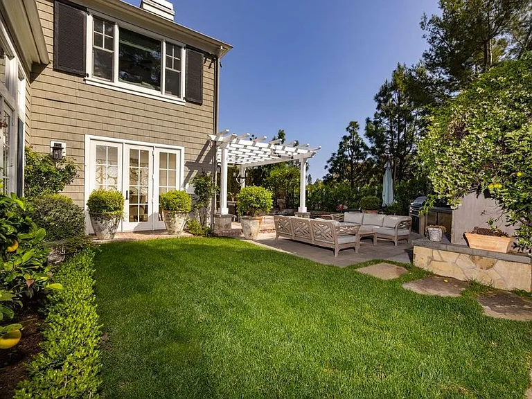 21 Turnberry Dr — Photo 27