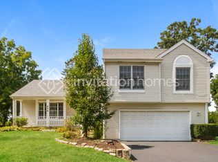 656 White Oak Ln, Bartlett, IL 60103