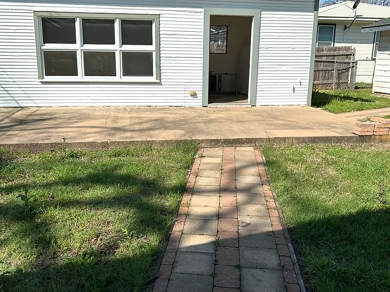 1001 Randall St — Photo 10