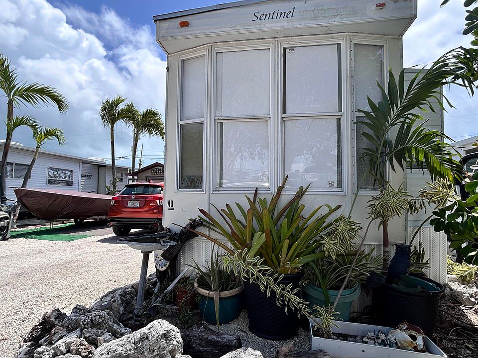 2nd image of 325 Calusa St #40