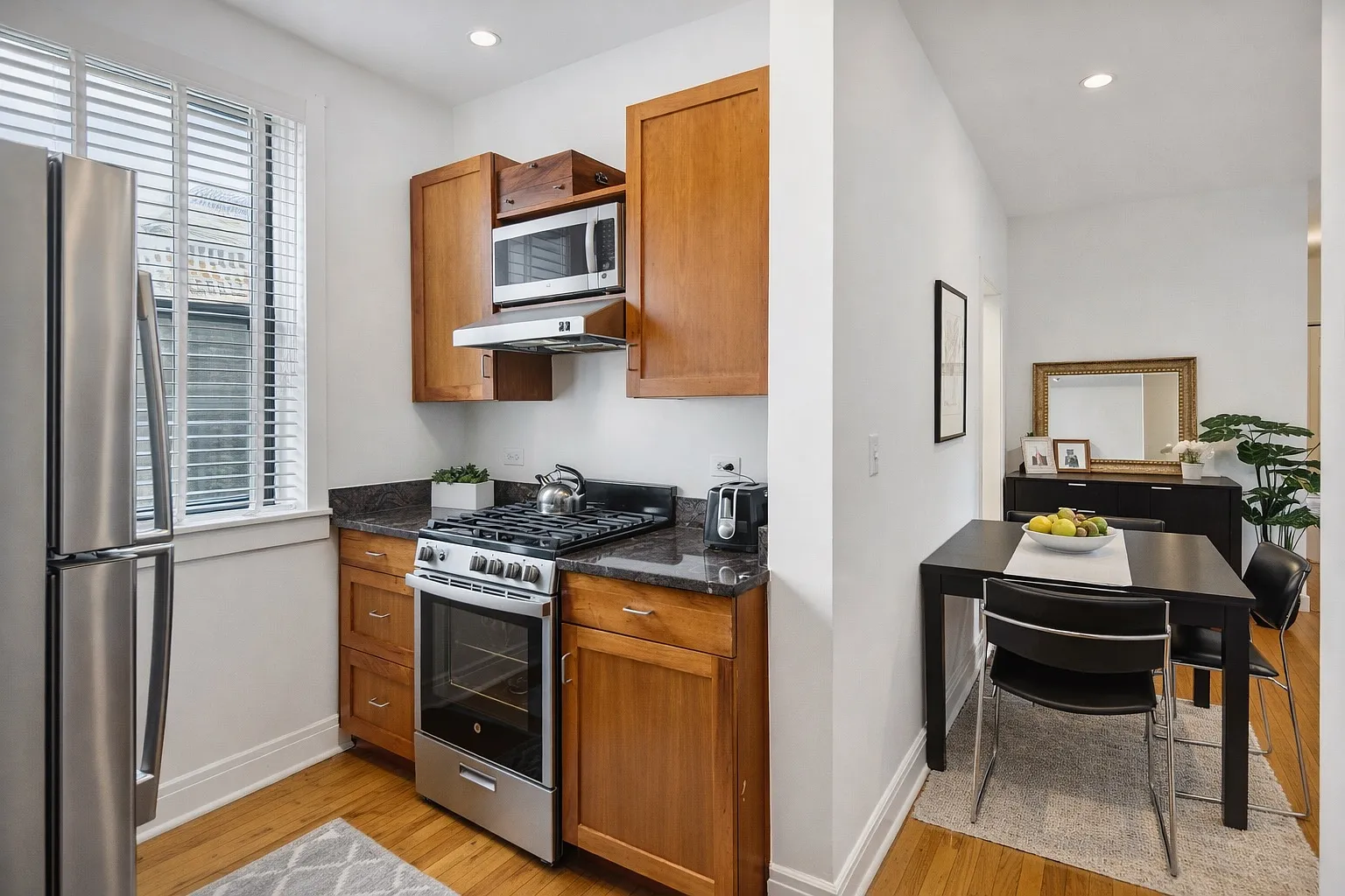 2 bed, 750 sqft, $1,850 — Photo 3
