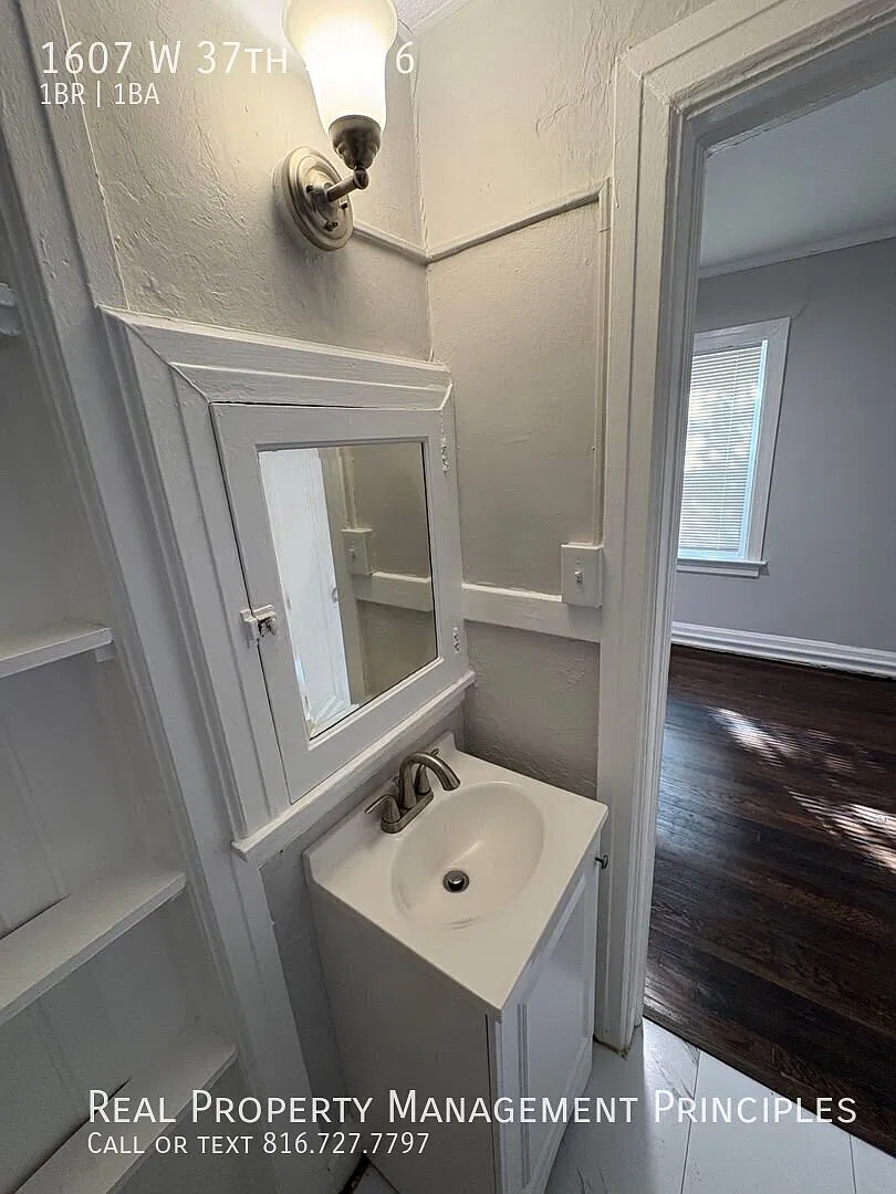 Cozy 1 Bedroom 1 Bath Apartment!! Deposit-Free living via Obligo! Se Habla Espanol! — Photo 1