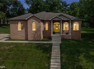 384 Greenway Ln, Decatur, IL 62521