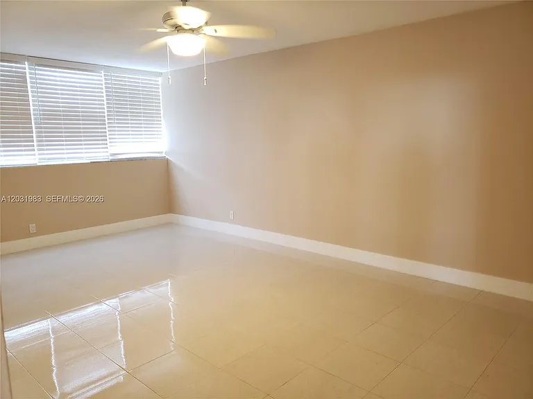 100 Golden Isles Dr #Penthouse 7 — Photo 8