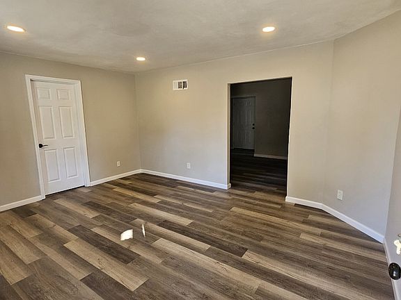 5th image of 9852 Lorna Ln