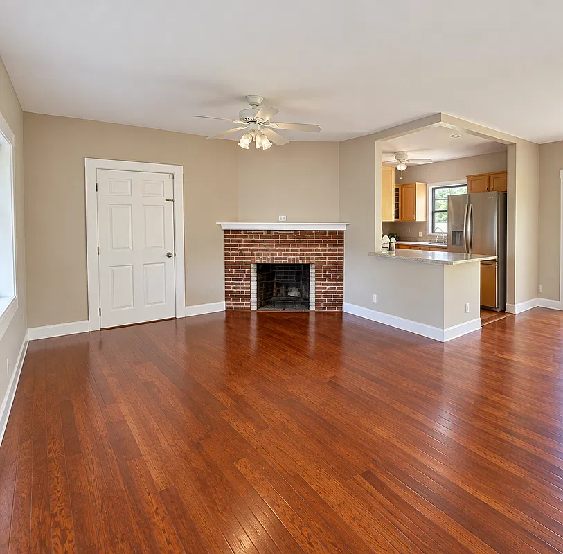 3 bed, 1.0 bath, 1193 sqft, $2,500 — Photo 4