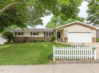4404 Manor View Dr NW, Rochester, MN 55901