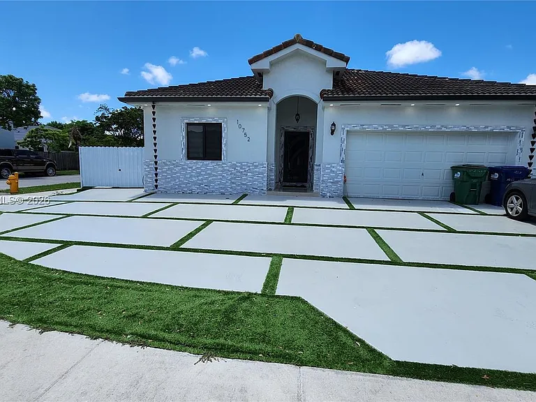10752 SW 228th Ter — Photo 1