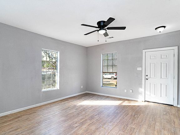 2nd image of 4509 Crozier St