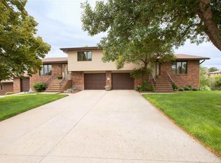 6 Brassie Dr, Mccook, NE 69001