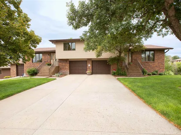 6 Brassie Dr, McCook, NE 69001