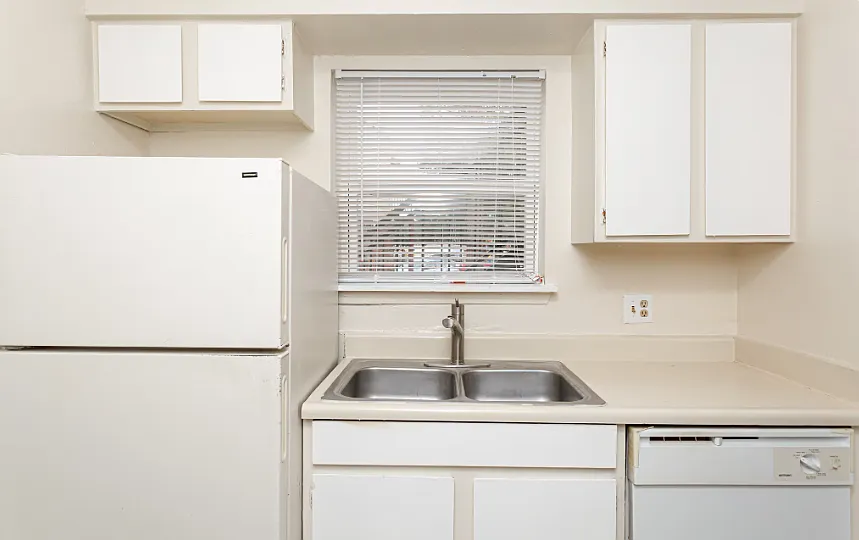 Cedarwood Apartments — Photo 3