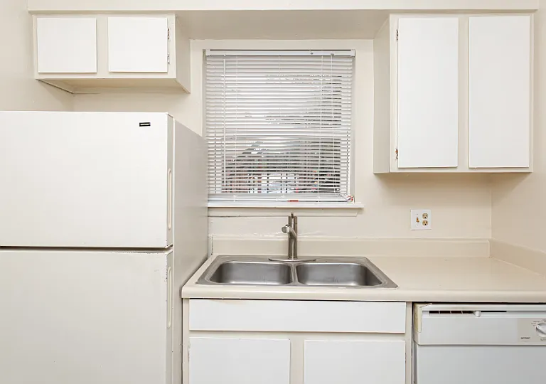 Cedarwood Apartments — Photo 4