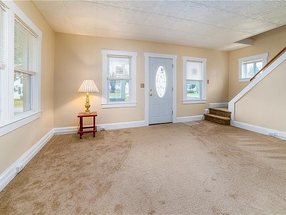 5th image of 212 Maplecrest Ave