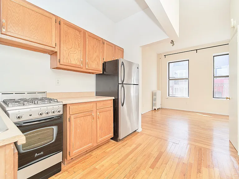 239 W 20th St #5 — Photo 2