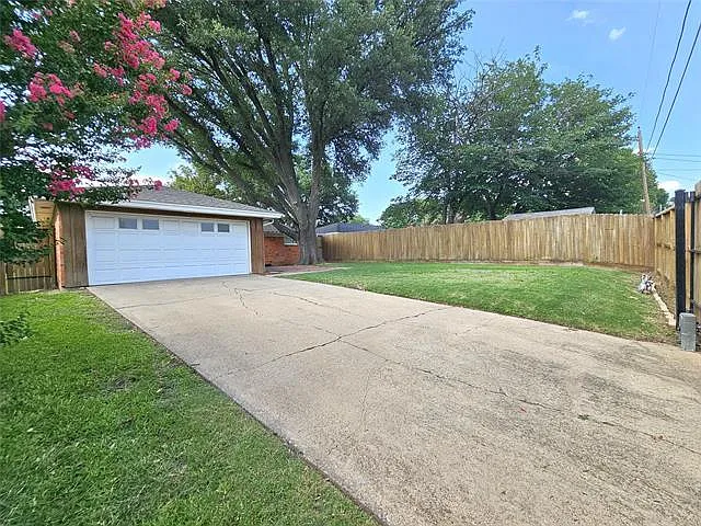 1400 Oakhill Dr — Photo 7