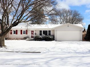 1512 Ravenswood Dr, Lansing, MI 48917
