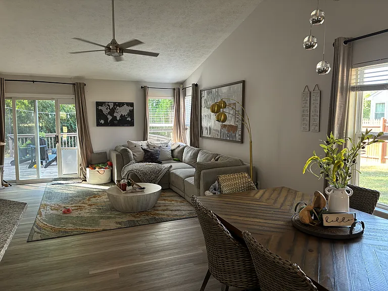 218 Walter Ct — Photo 3
