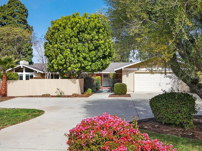 1525 Fairway Dr — Photo 3