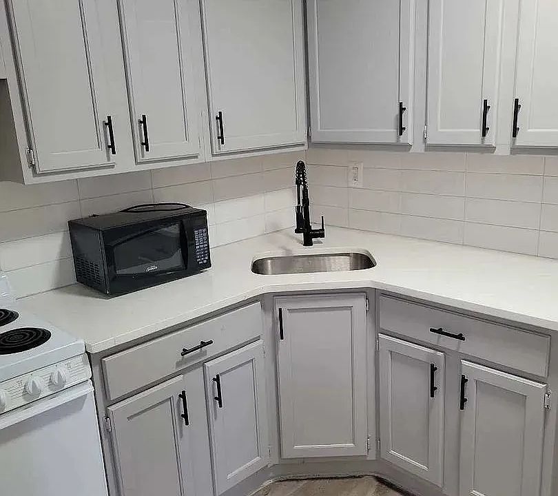 1st image of 615 E Main St #10