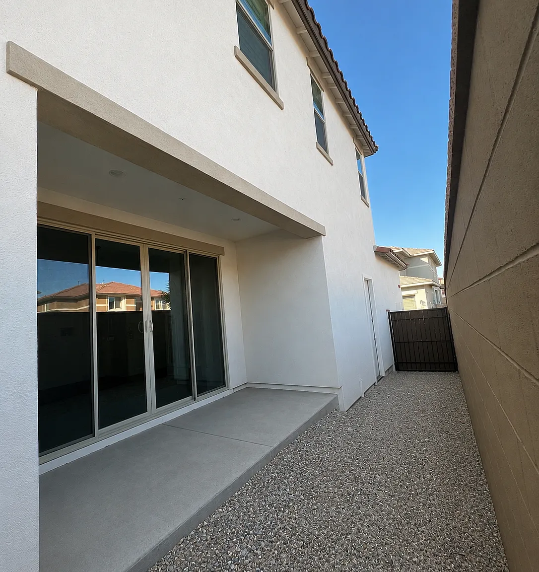 3 bed, 2.5 bath, 1520 sqft, $2,400 — Photo 3