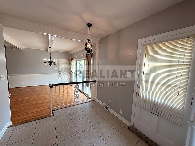 2039 Fontaine Rd — Photo 16