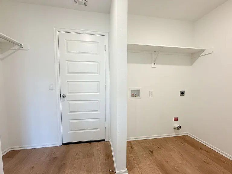 16309 Harvester Dr — Photo 18