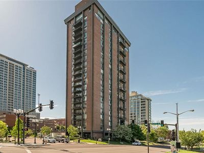 200 S Brentwood Blvd APT 8D, Saint Louis, MO, 63105