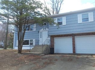 20 Mountain View Ln, Garnerville, NY 10923