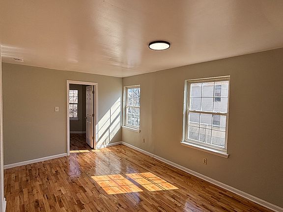 3rd image of 289-291 S 7th St #1