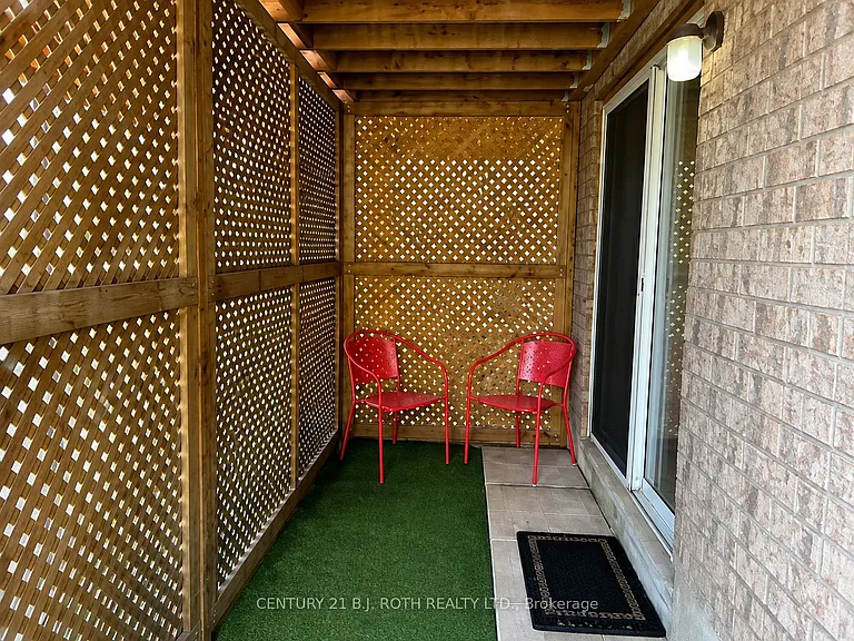 Succession Cres — Photo 3