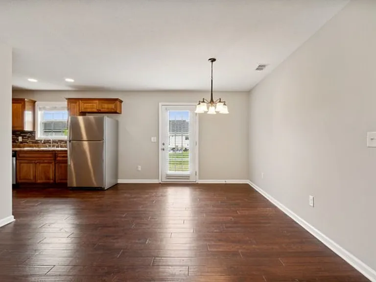 257 Williamsburg Cir — Photo 26