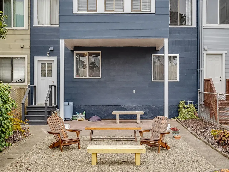 2423 35th Ave — Photo 34