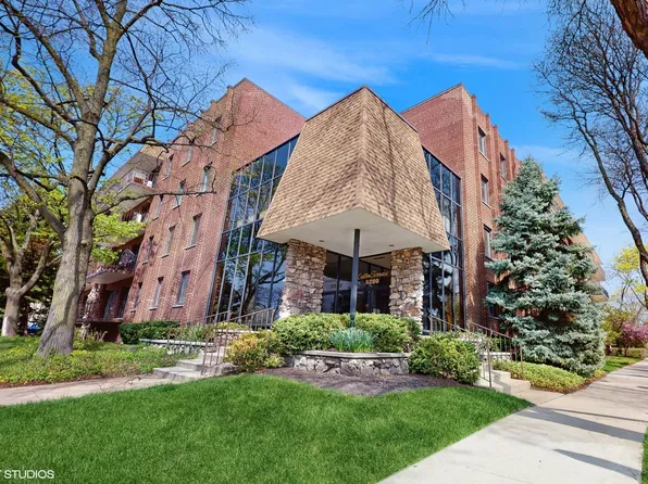 5200 Oakton St APT 405, Skokie, IL 60077