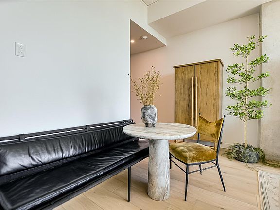5th image of 610 Davis St #2607