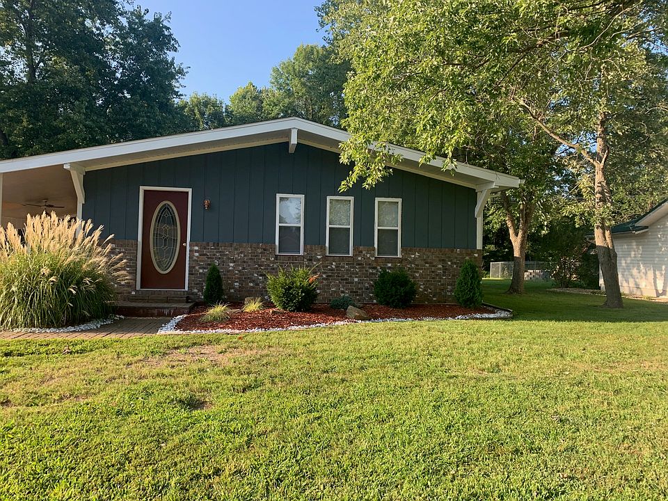 1st image of 1047 Roberta Dr