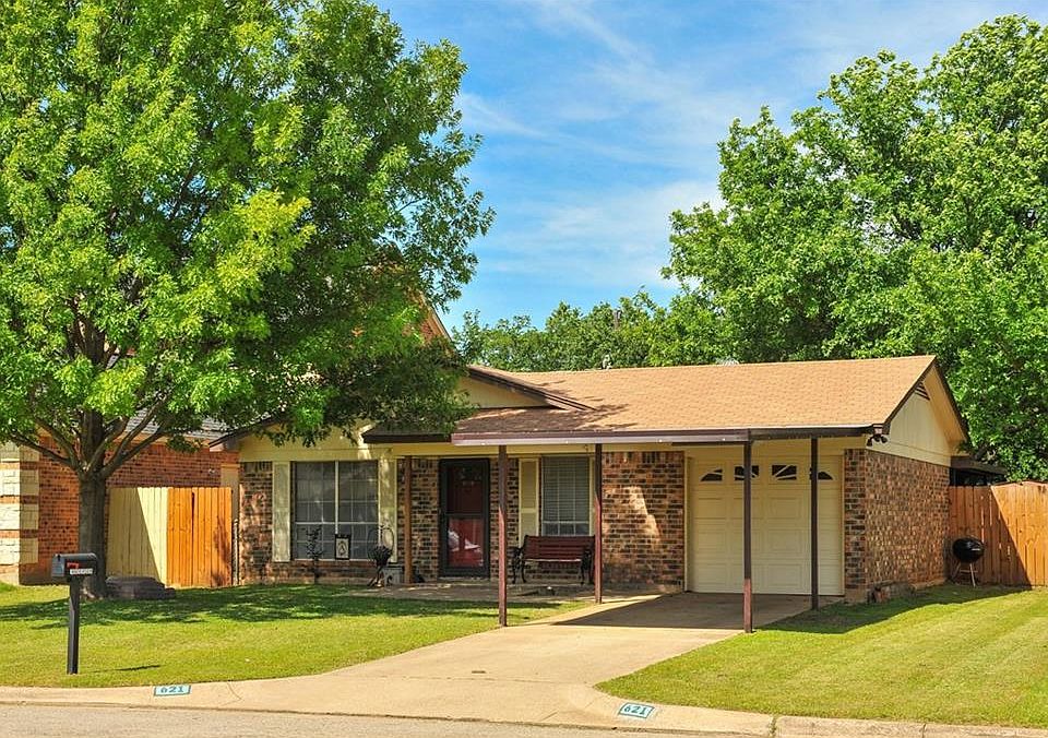 1st image of 621 Comal Ave