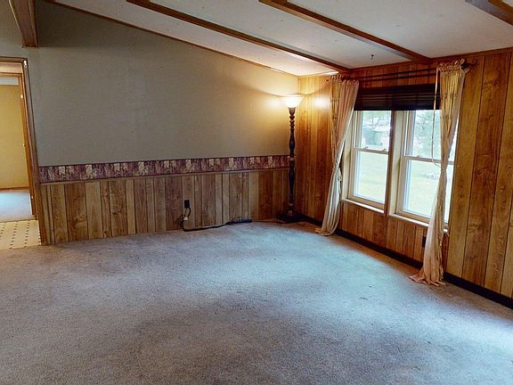 3rd image of 324 8th Ave S
