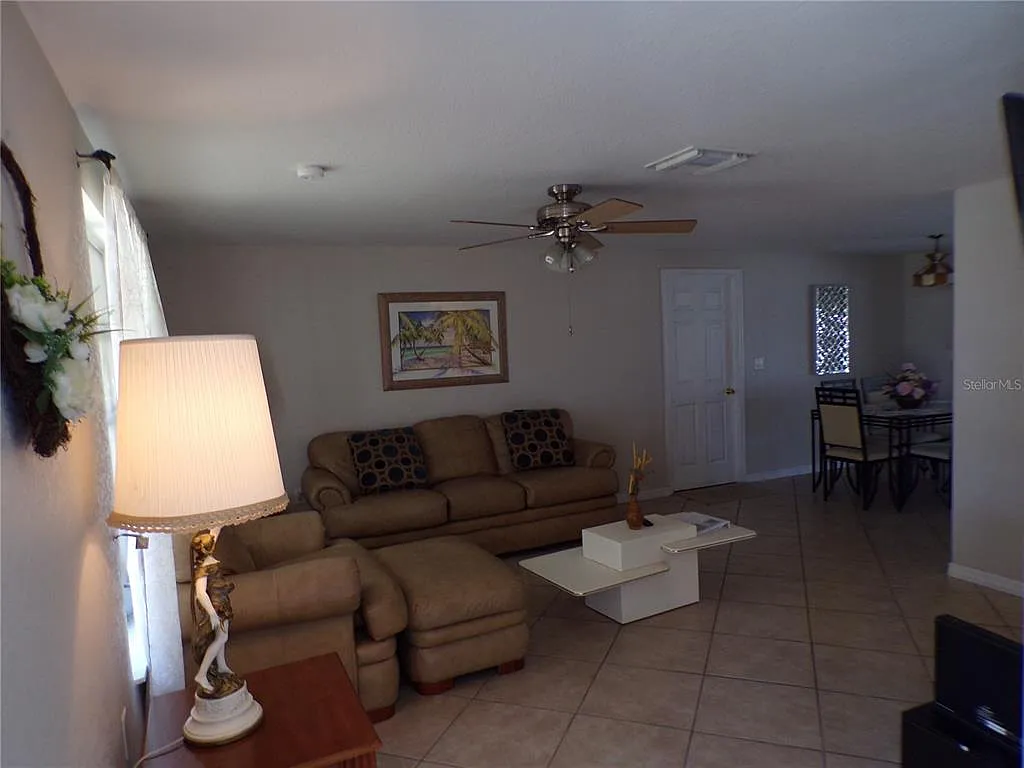2 bed, 2.0 bath, 1389 sqft, $2,175 — Photo 2