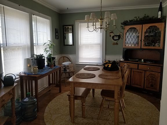 3rd image of 841 Woodward Ave
