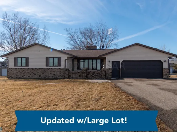 6205 Oakport St N, Moorhead, MN 56560