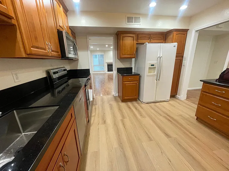 19226 Vineyard Ln — Photo 14
