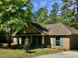 290 Pine St, Freeport, FL 32439