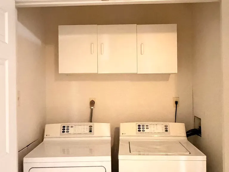 Vanderbilt Cir — Photo 2