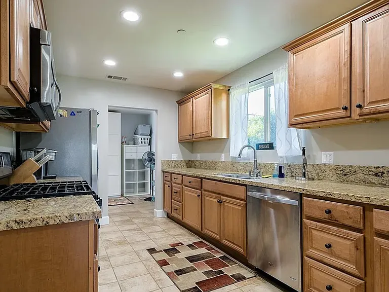 15328 Rayneta Dr — Photo 15