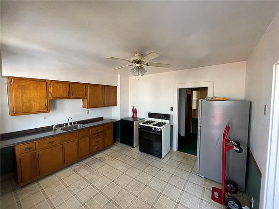 4th image of 2917 Boyd St