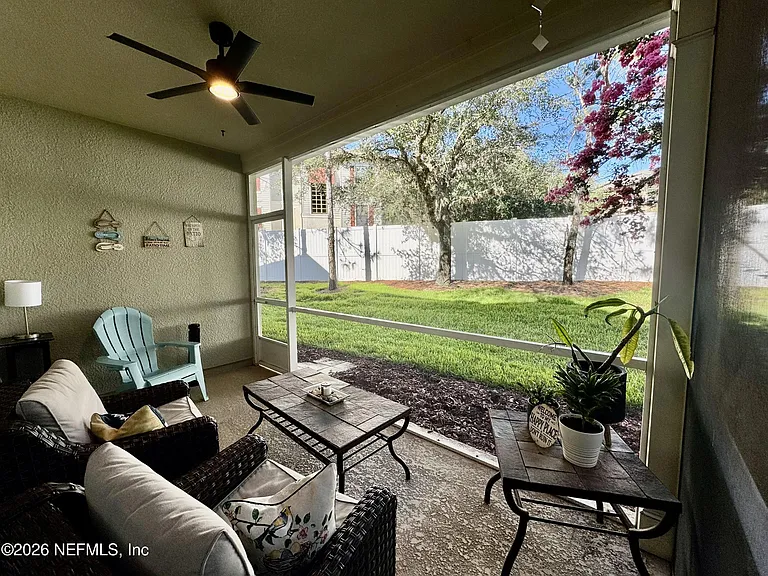 6789 Roundleaf Dr — Photo 10